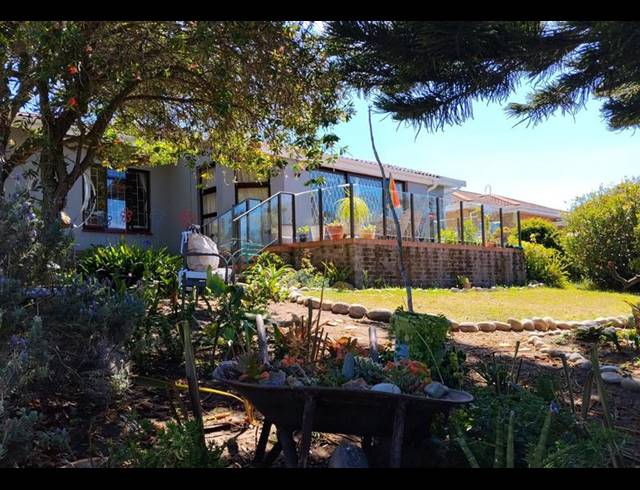 4 BEDROOM HOUSE FOR SALE IN DANA BAY